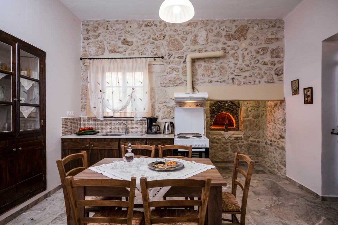 Villa Nepheli Stone House à Plátanos Extérieur photo